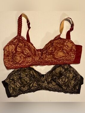 Lot of 2 Classique 779 Mastectomy Pocketed Bra Set 42B Lace Wireless Burgundy